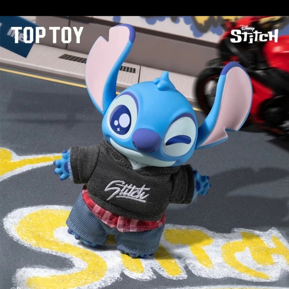 Stitch Dress-Up Show Display - Picture 4 of 4